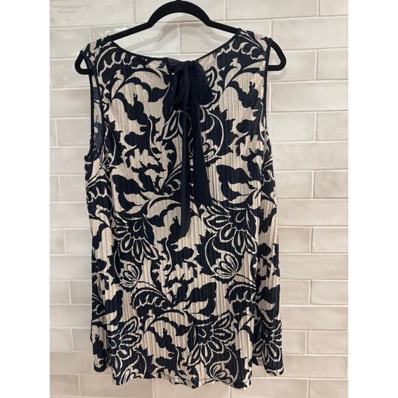 Susan Graver Navy Cream Sleeveless Pleated Blouse with Bow Size Large - Picture 3 of 5